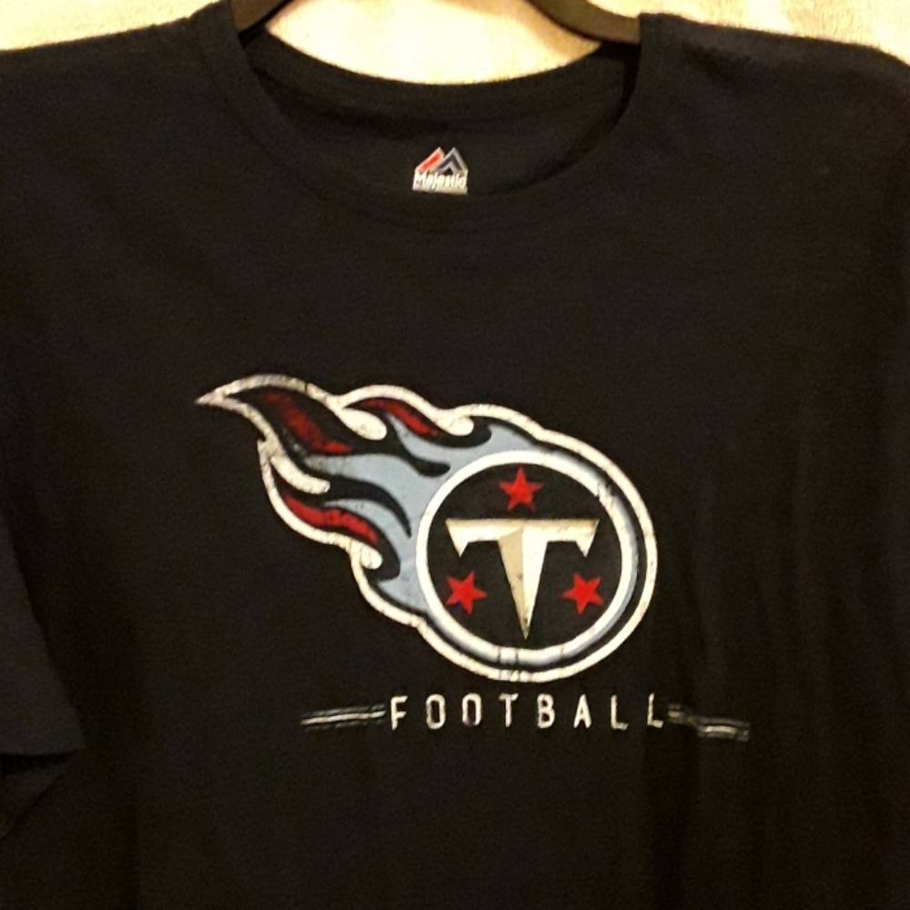 NWT NFL TITANS TSHIRT XL